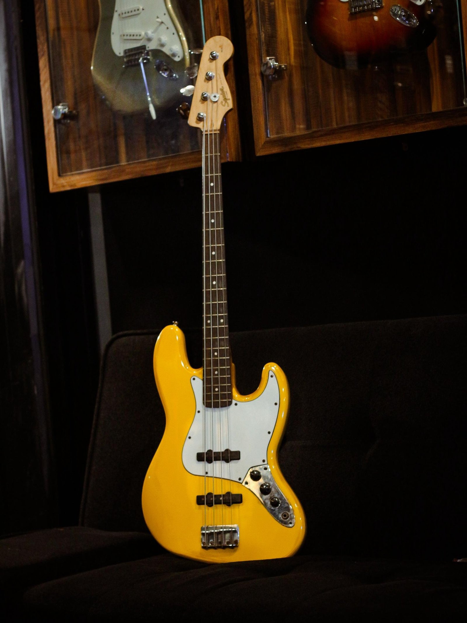 Squier Jazz Bass Affinity Graffiti Yellow